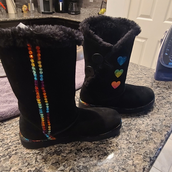 Boots - Picture 2 of 4